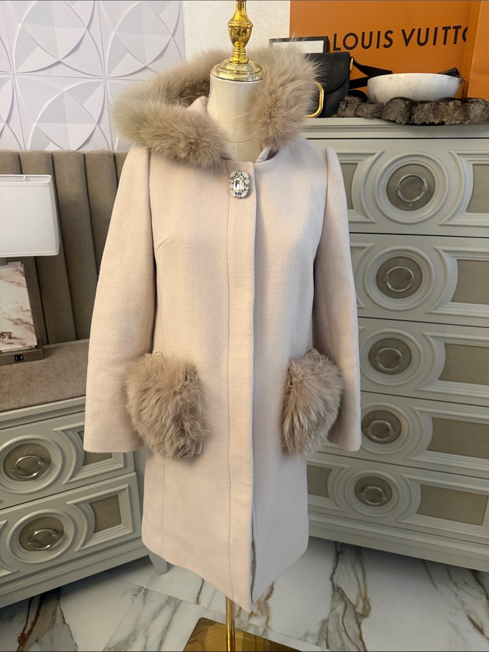 Coat with real Fox fur - Picture 3 of 9